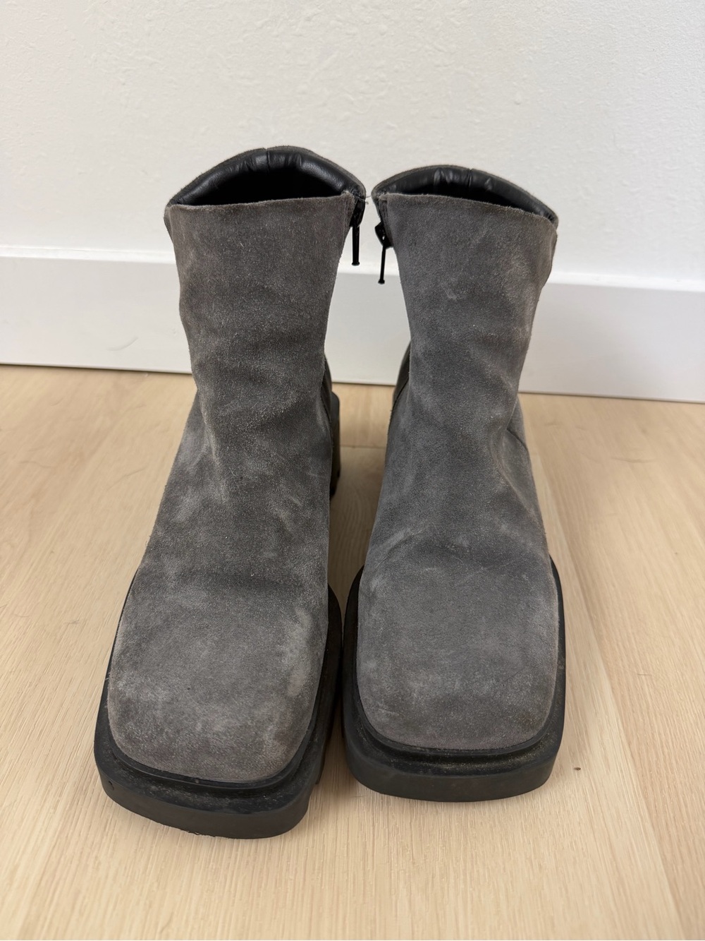 VTG 90s Y2K GUESS Made in Italy Gray Suede Chunky Square Toe Lug Boots